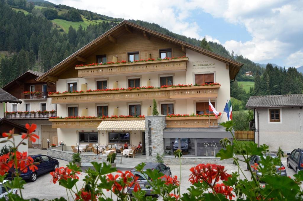 Hotel Alpenblick 3*